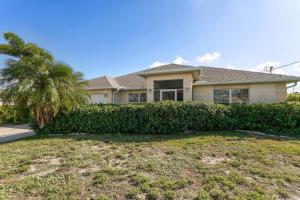 Pet-Friendly Home with Backyard in Cape Coral!