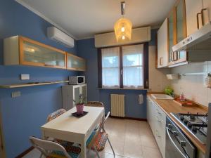 Chicco Light - Appartamento low cost per soggiorni brevi Vercelli Wi-Fi - Cinelli Apartment