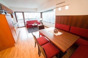 Apartment with Garden View room in Wohnen by Lizzy Rohrmoser