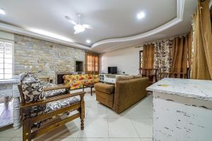 151 - Casa ampla e Rústica a 80m praia de Bombas