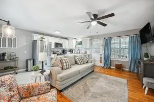 Vine Grove Home with Deck, 4 Mi to Saunders Springs! - Eastview