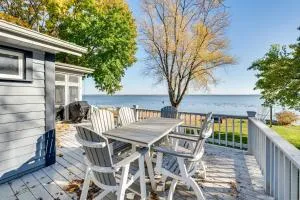 Lakefront Edgerton Cottage with Deck and Grill! - Edgerton
