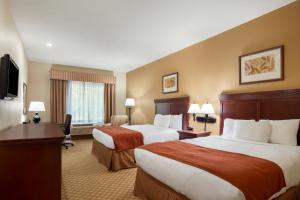 Queen Room with Two Queen Beds - Non-Smoking room in Country Inn & Suites by Radisson Goodlettsville TN