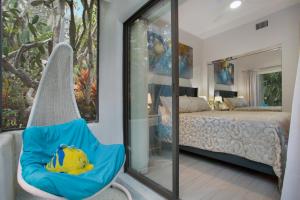 Naples Dream at WTC with Heated Pool SPA Sauna 7 bicycles and 3 mls to beach