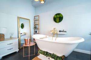 Intercontinental Apart - Massage Terrace Fireplace