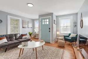 BOHO BUNGALOW - STEPS FROM HISTORIC DOWNTOWN APEX - Green Level