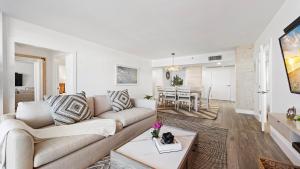 3 Bedroom Private Residence at Roney Palace -1126