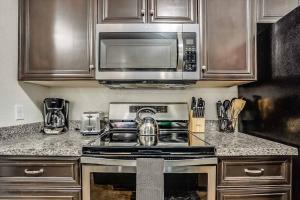 2 Community Pools-Fully Stocked for Longer Stays