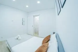 Bright and modern flat with air-con and free parking - Lançada