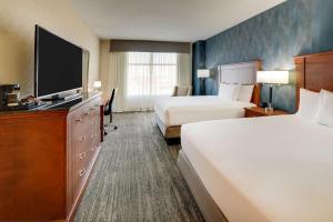 Deluxe Queen Room with Two Queen Beds room in Drury Inn & Suites Denver Westminster