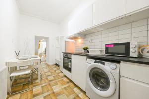Charming apartment in Damjanich str., Lucas