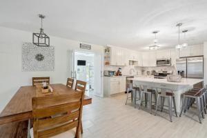 Bikes, Yard and Fire Pit at Upscale Lecanto Home!