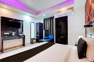 Collection O Noida Saffron