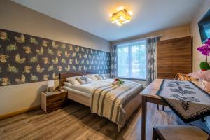 Pokoje z widokiem na góry i Prywatny Domek z zadaszoną altaną - grillem i ogniskiem.