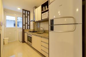 188 - Apartamento em 4 ilhas Acrópole com 03 dormitórios