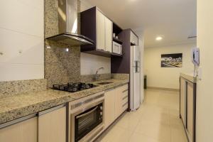 188 - Apartamento em 4 ilhas Acrópole com 03 dormitórios