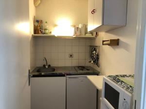 Appartement T2 à Arcachon - Centre-Ville, Proche Plage et Commerces, avec Parking et Balcon - FR-1-319-12