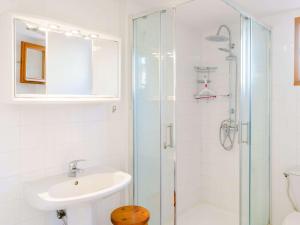 **Villa 4 pièces pour 7 avec piscine, proche plage, Gruissan** - FR-1-409-90