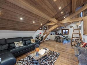 Appartement rénové au centre de Megève avec balcon et parking - FR-1-569-137