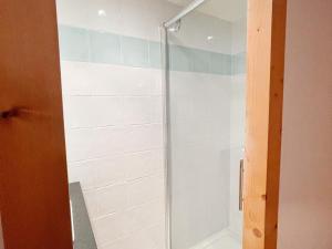 Appartement T3 avec balcon et grande terrasse, proche centre et ski-bus, parking inclus - FR-1-624-149