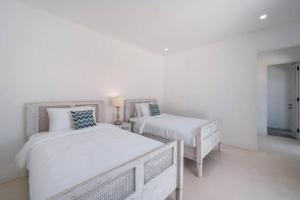 Beachside Mediterranean Luxury: 3BR in Canggu