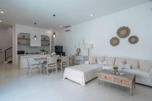 Beachside Mediterranean Luxury: 3BR in Canggu