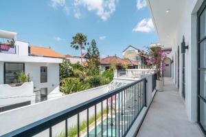 Beachside Mediterranean Luxury: 3BR in Canggu