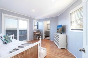 Chain O Lakes Beach Penthouse with Lake Access