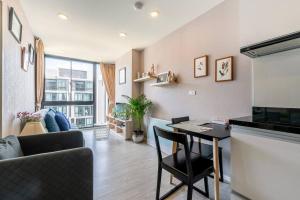 Modern Condo in Nimman (F709) by Pimolplace