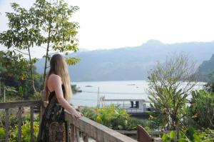 Ke Mountain and Lake Retreat