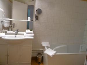 Hotels Logis Le Midland : photos des chambres