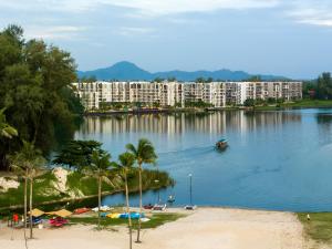 Cassia 1 BR Lake&Pool View apt by NLA