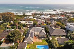 Camps Bay Deluxe - Luxury Home With Pool, Ocean & Mountain Views