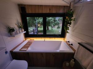 Daylesford - Frog Hollow Estate -THE COTTAGE - enjoy a relaxing and romantic night away in our gorgeous little one Bedroom ROMANTIC COTTAGE under the apple tree with water views