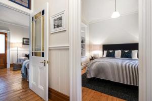 MARIGOLD COTTAGE Charming 1870s central Daylesford cottage