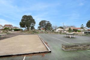 Maisons de vacances Maison renovee pour 8 - 200m Tharon plage : Maison de Vacances