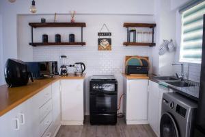 2 Bedroom Apartment with Modern Finishes Hill Tud Stays