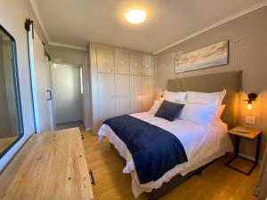 Sundrenched 2 bed 2 bath apartment + sea views