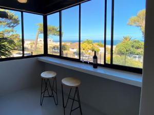 Sundrenched 2 bed 2 bath apartment + sea views