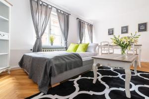 Senatorska 7 by Noclegi Renters