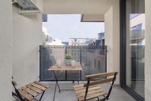 Chique Apartment for a Big Family with 2 Parking Spaces by Noclegi Renters