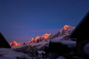 The Historic Chalet Les Allognes Mont-Blanc views
