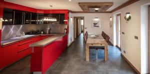 Les Ecureuils -Rénové 100m2 - 8per - Skis aux Pieds - Vue sur la Montagne