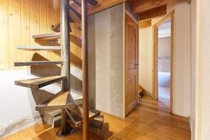 Chalets Chalet of the 5 Chardons ski-in ski-out : photos des chambres