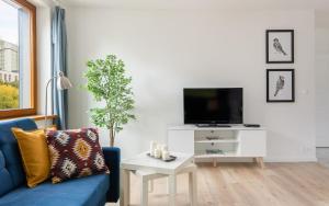 Puławska 221 - Colorful Apartment with Balcony by Noclegi Renters