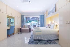 Deluxe Double Room (2 Adults + 1 Child) room in Suikerbos Guesthouse