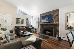 925 Red Sandstone condo