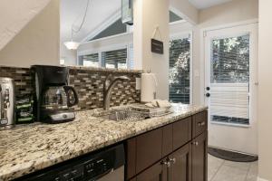 925 Red Sandstone condo