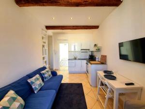 Freshly tastefully renovated apartments in heart of old Antibes