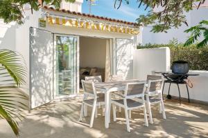 Encanto Costero Bungalow Acogedor en Golf del Sur, Tenerife